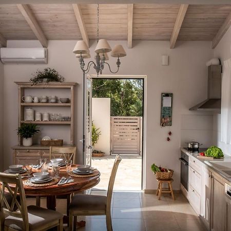 Filothei Beach House With Pool Kalamaki  Ngoại thất bức ảnh