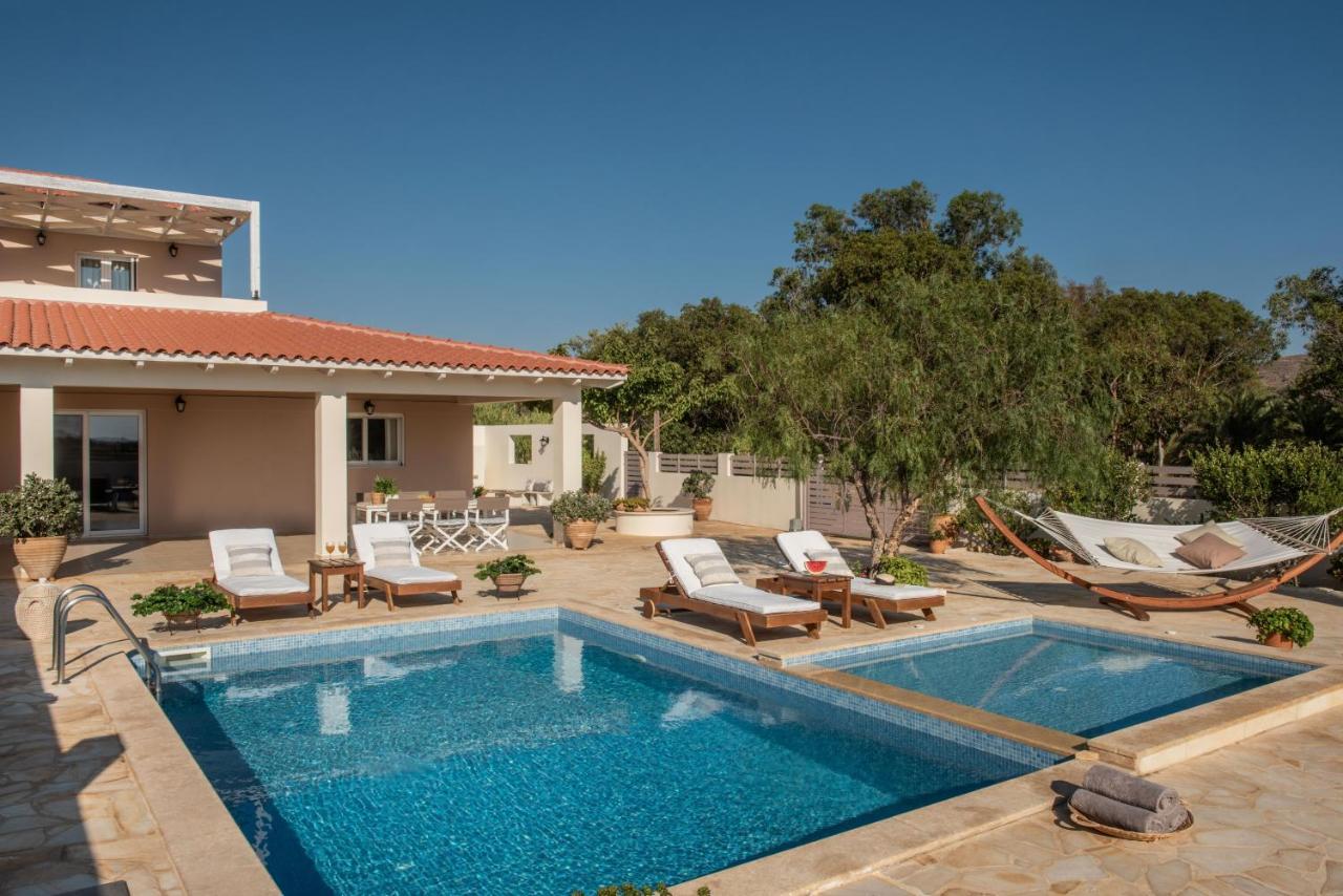 Filothei Beach House With Pool Kalamaki  Ngoại thất bức ảnh