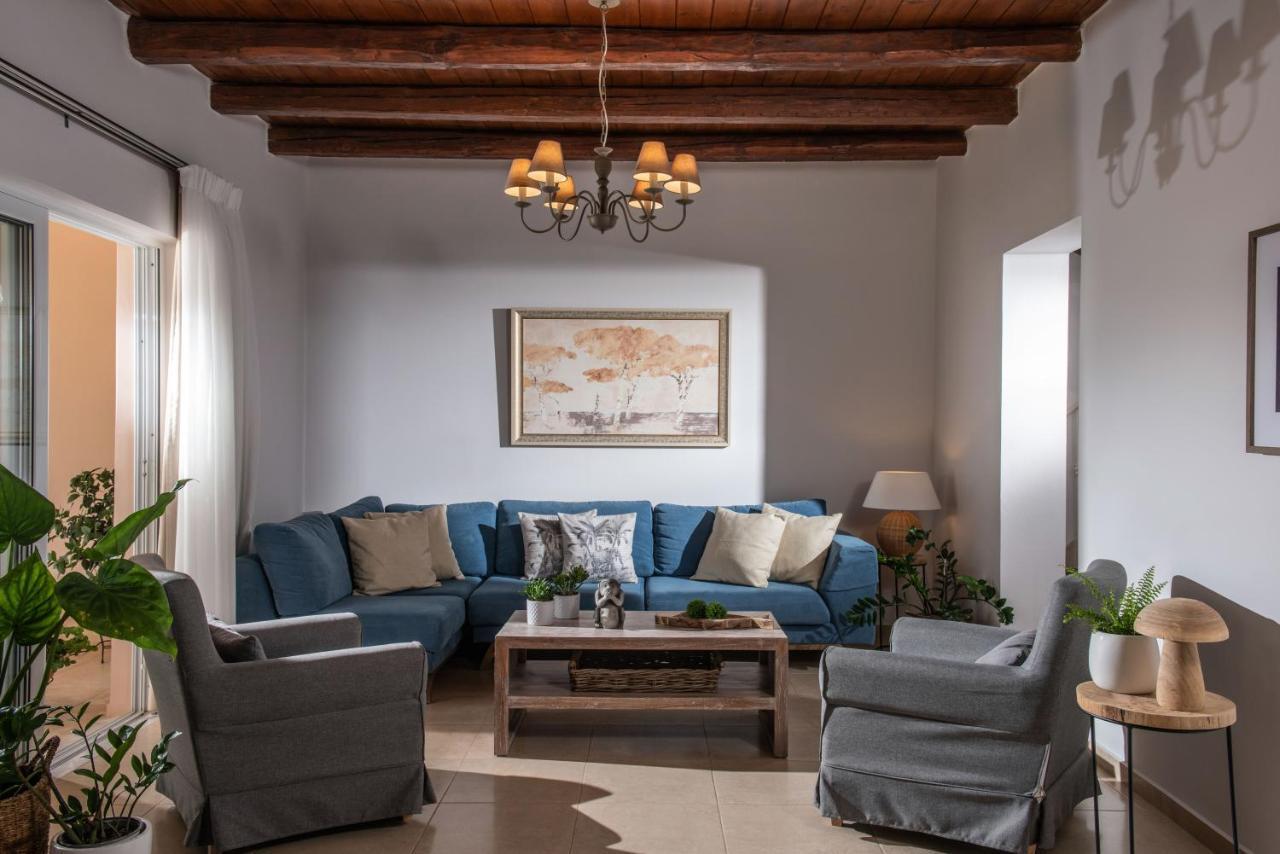 Filothei Beach House With Pool Kalamaki  Ngoại thất bức ảnh